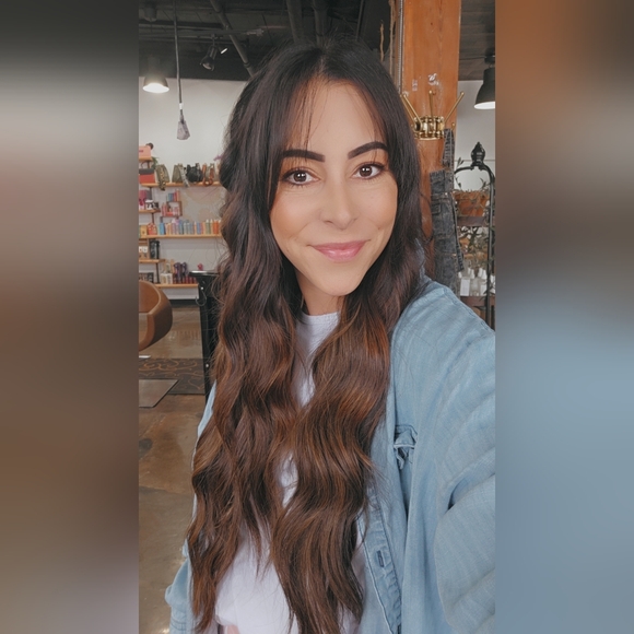 Meet your Posher, Amanda - Picture 3 of 8